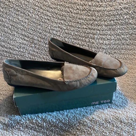 Women’s size 14M gray suede loafers brand me too - Picture 3 of 4